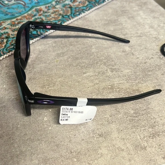 Oakley Objector Sun glasses - Picture 2 of 4